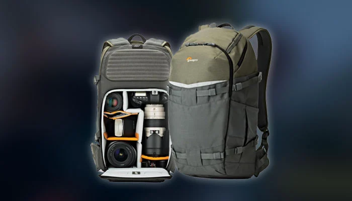 Fotógrafo com mochila para equipamento fotográfico Lowepro Flipside Trek em trilha ao ar livre
