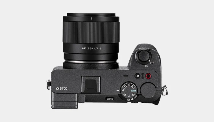 a lente VILTROX 25 mm f/1.7 possui uma grande abertura máxima de f/1.