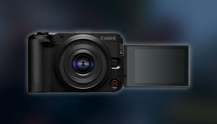 Câmera Canon EOS R50 V com tela articulada virada para frente em estúdio de gravação